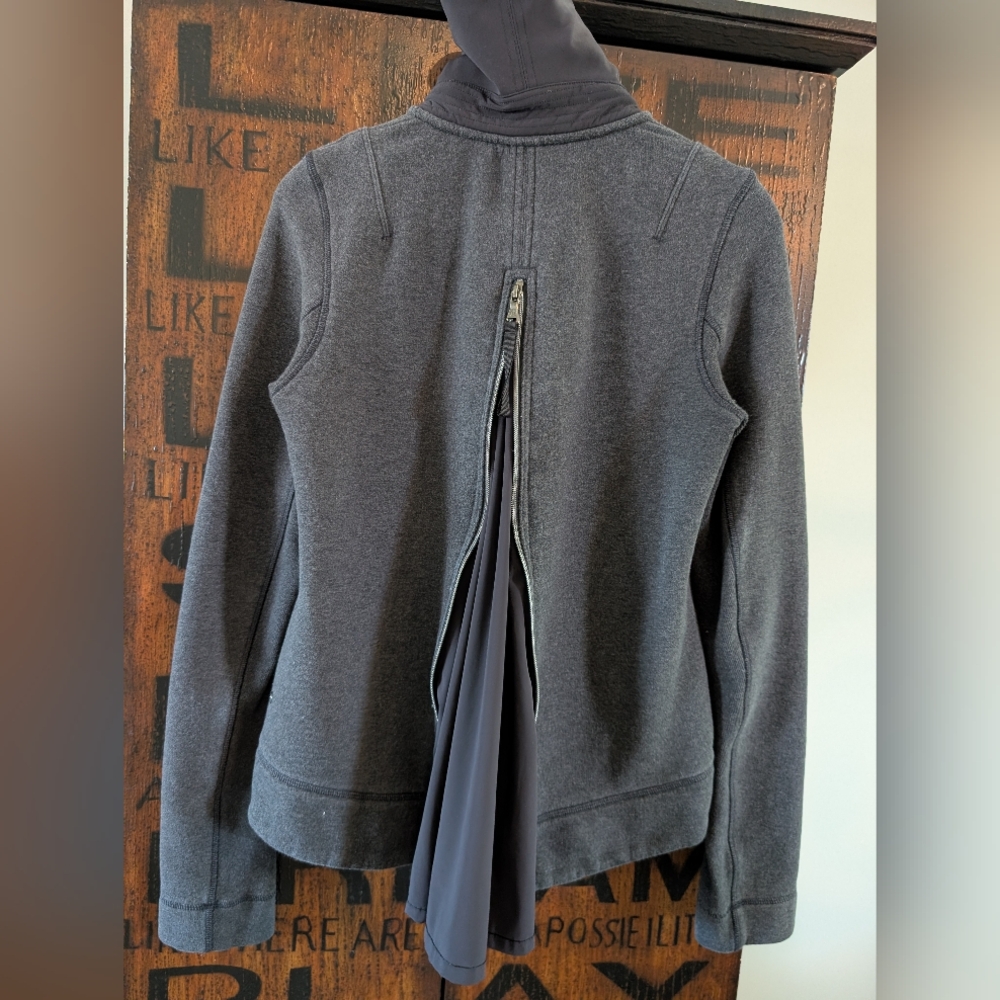 Lululemon Jacket - Picture 5 of 7